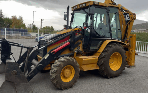 CONSTRUCTION-Tractopelle1